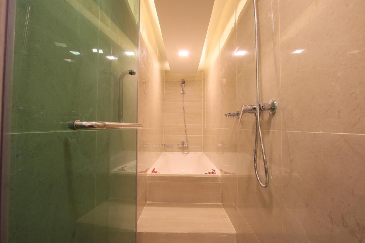 Pratunam Atrium Hotel Bangkok Bagian luar foto