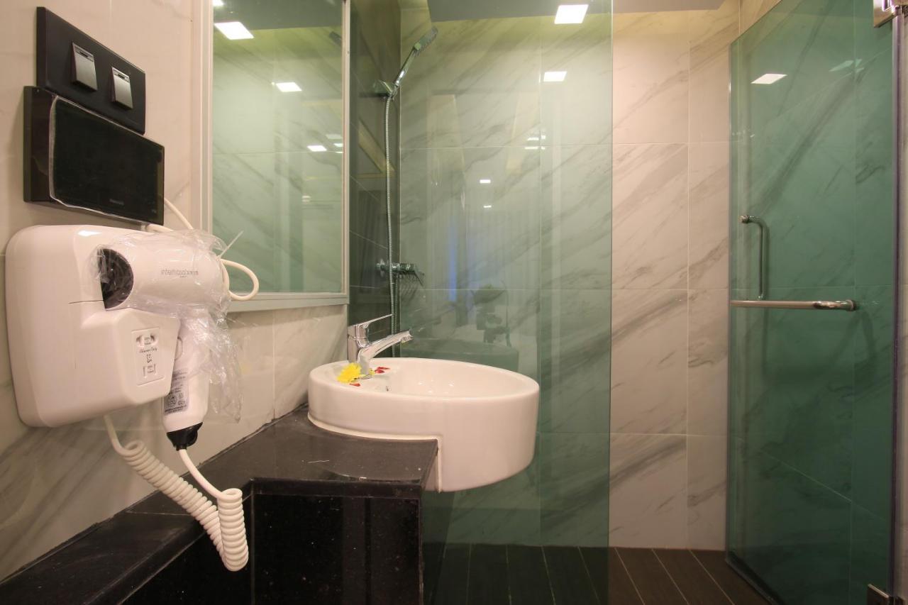Pratunam Atrium Hotel Bangkok Bagian luar foto